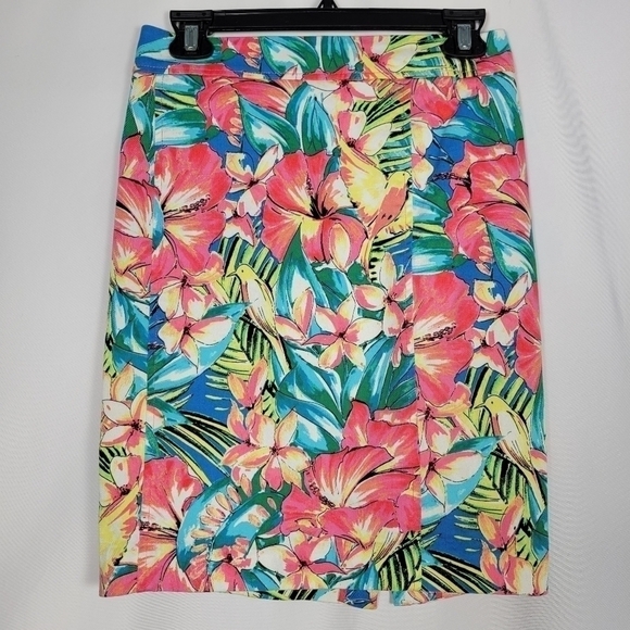 Loft Denim Pencil Skirt with a Floral Print in a Women's Size 0 - Picture 1 of 10